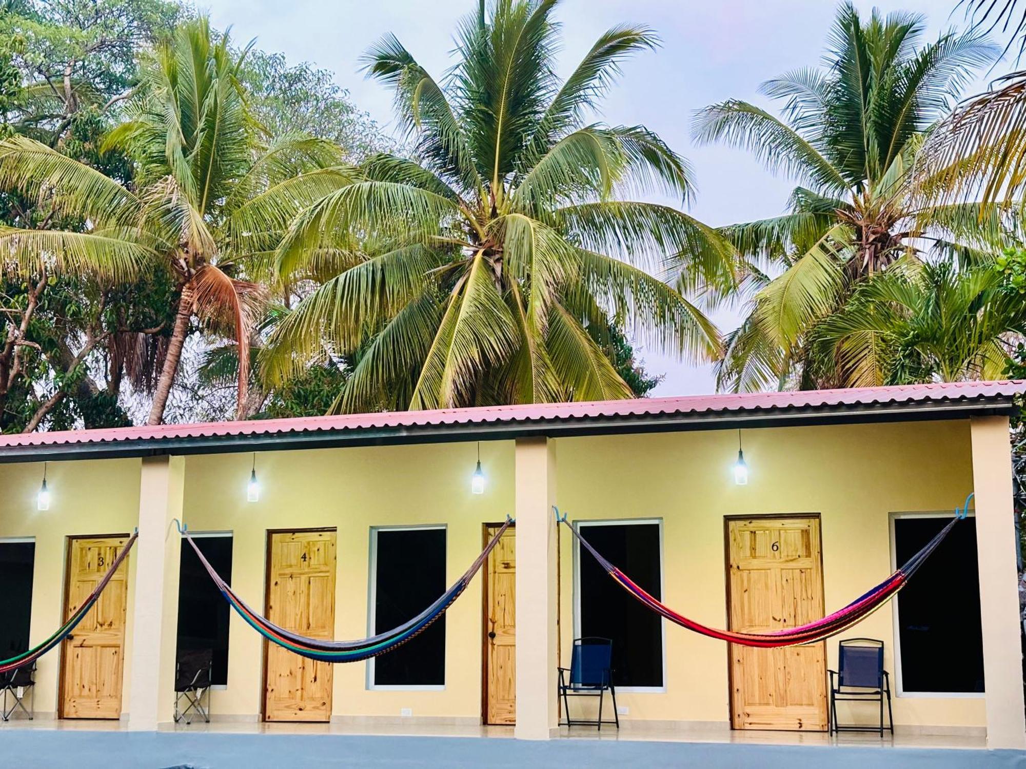 Hostal Camila'S Tamanique Exterior photo